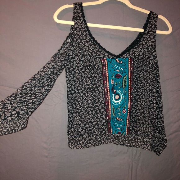 Off shoulder top - Picture 2 of 4